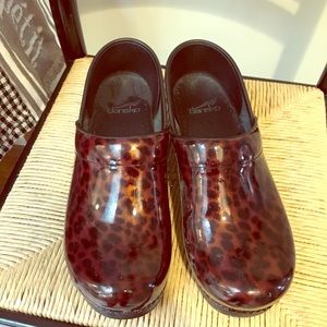 Dansko Professional Clog Size 38 Brown Leopard EUC.
